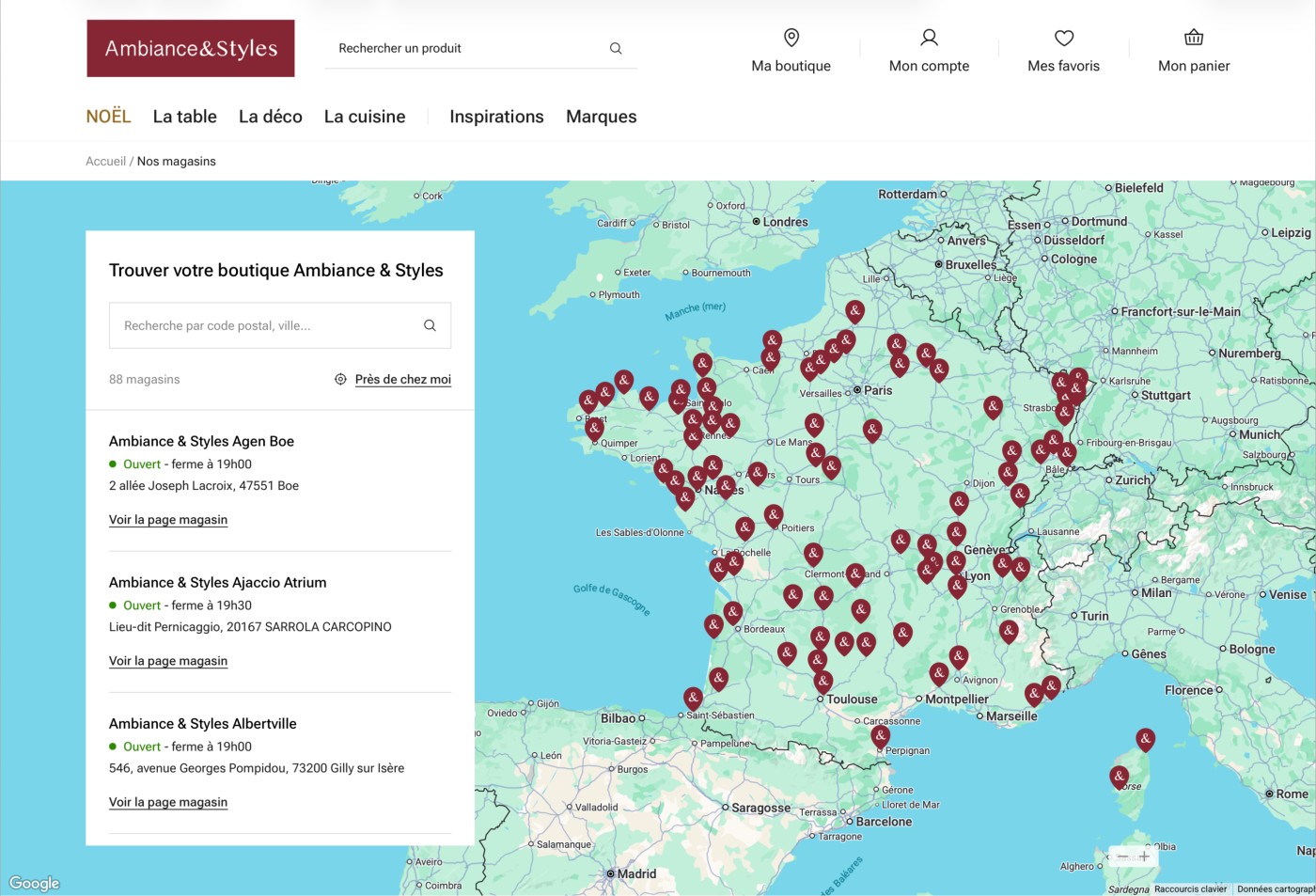 Le projet est construit sur une seule codebase, mais se décline différemment selon le site cible.